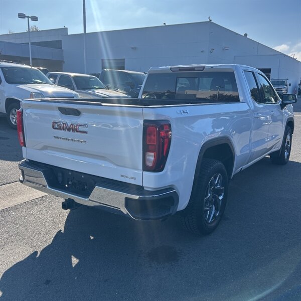 2021 GMC Sierra 1500 SLE   - Photo 10 - Sherman Oaks, CA 91423
