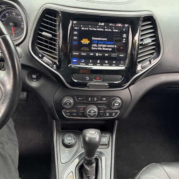 2019 Jeep Cherokee Limited   - Photo 23 - Sherman Oaks, CA 91423