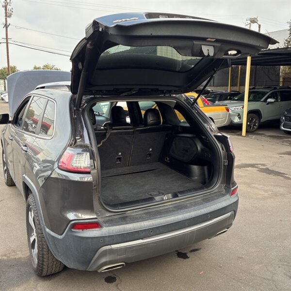 2019 Jeep Cherokee Limited   - Photo 9 - Sherman Oaks, CA 91423