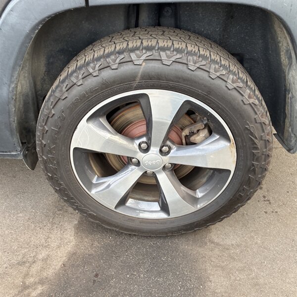 2019 Jeep Cherokee Limited   - Photo 11 - Sherman Oaks, CA 91423