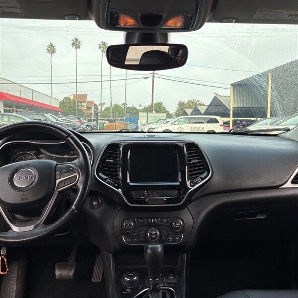 2019 Jeep Cherokee Limited   - Photo 17 - Sherman Oaks, CA 91423