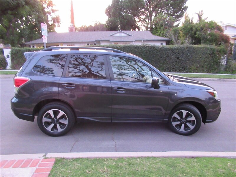 2018 Subaru Forester 2.5i Premium   - Photo 12 - Sherman Oaks, CA 91423