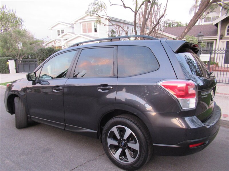 2018 Subaru Forester 2.5i Premium   - Photo 9 - Sherman Oaks, CA 91423