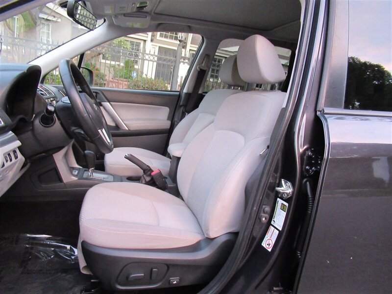 2018 Subaru Forester 2.5i Premium   - Photo 15 - Sherman Oaks, CA 91423