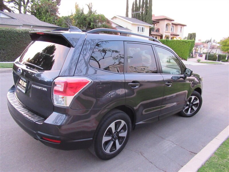2018 Subaru Forester 2.5i Premium   - Photo 11 - Sherman Oaks, CA 91423