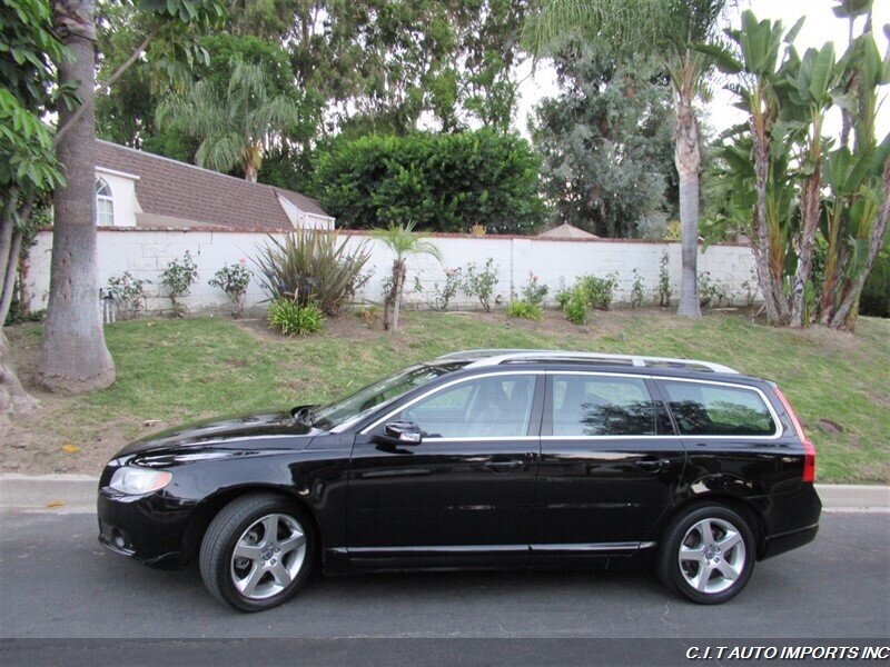 2009 Volvo V70 3.2   - Photo 3 - Sherman Oaks, CA 91423