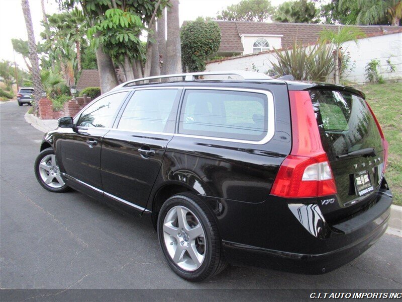 2009 Volvo V70 3.2   - Photo 4 - Sherman Oaks, CA 91423