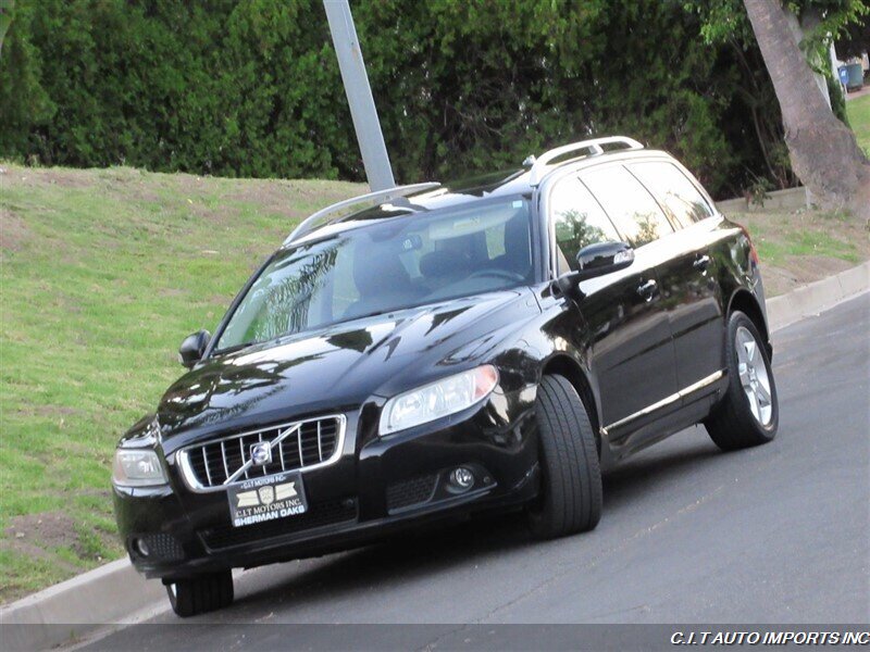 2009 Volvo V70 3.2   - Photo 1 - Sherman Oaks, CA 91423