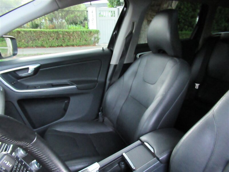 2016 Volvo XC60 T6 Drive-E Platinum   - Photo 14 - Sherman Oaks, CA 91423