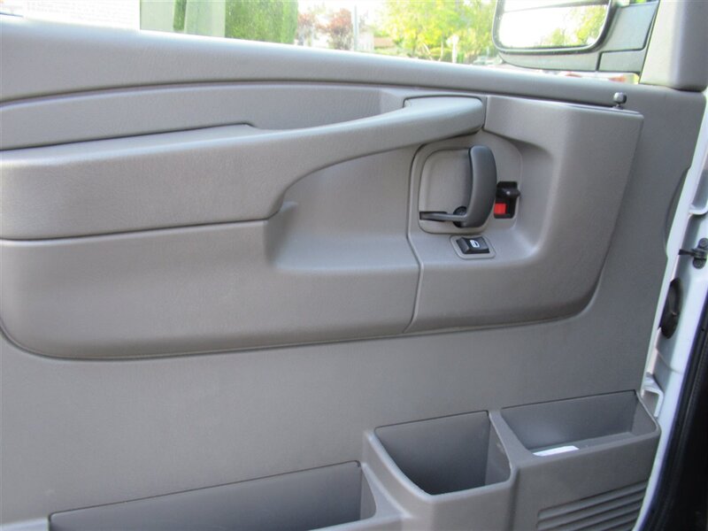 2014 Chevrolet Express LT 1500   - Photo 21 - Sherman Oaks, CA 91423