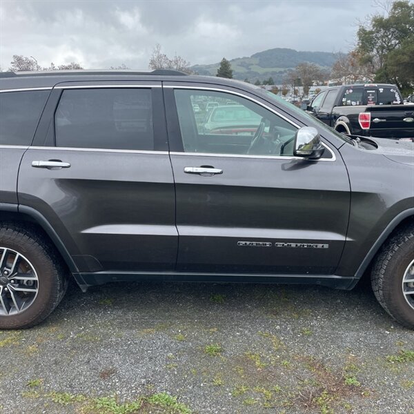 2019 Jeep Grand Cherokee Limited   - Photo 11 - Sherman Oaks, CA 91423