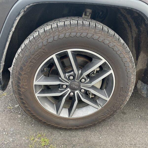 2019 Jeep Grand Cherokee Limited   - Photo 15 - Sherman Oaks, CA 91423