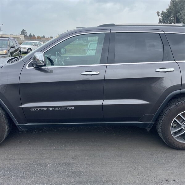 2019 Jeep Grand Cherokee Limited   - Photo 13 - Sherman Oaks, CA 91423