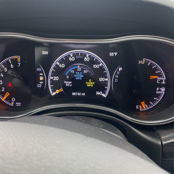 2019 Jeep Grand Cherokee Limited   - Photo 22 - Sherman Oaks, CA 91423