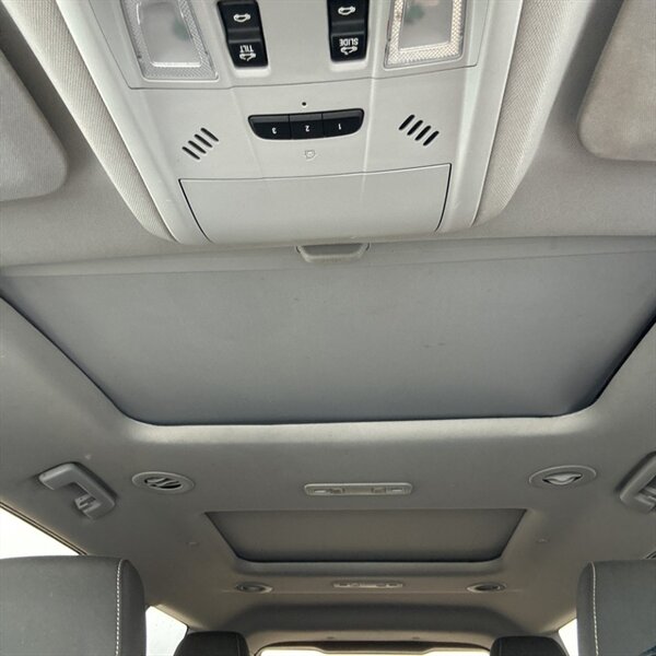 2023 GMC Acadia SLE   - Photo 27 - Sherman Oaks, CA 91423