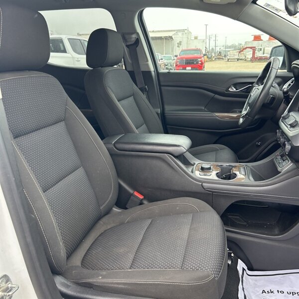 2023 GMC Acadia SLE   - Photo 18 - Sherman Oaks, CA 91423