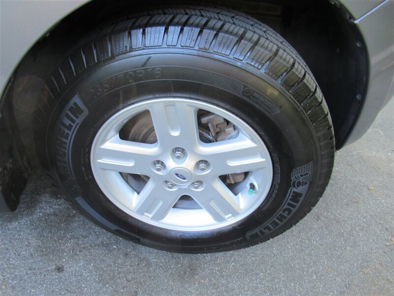 2008 Ford Escape Hybrid   - Photo 11 - Sherman Oaks, CA 91423