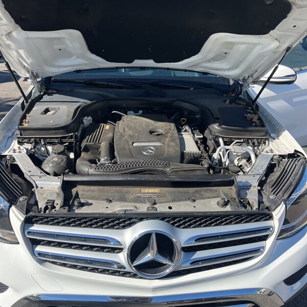 2017 Mercedes-Benz GLC GLC 300 4MATIC   - Photo 13 - Sherman Oaks, CA 91423