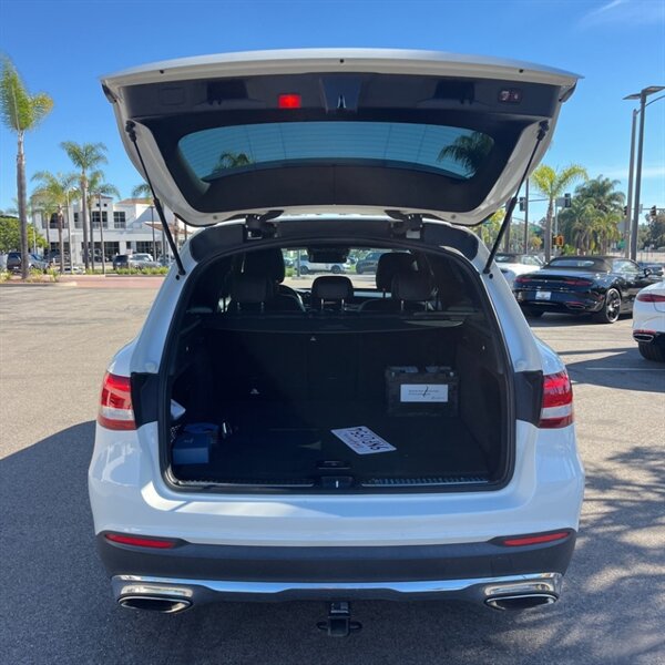 2017 Mercedes-Benz GLC GLC 300 4MATIC   - Photo 12 - Sherman Oaks, CA 91423