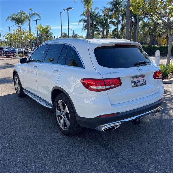 2017 Mercedes-Benz GLC GLC 300 4MATIC   - Photo 4 - Sherman Oaks, CA 91423