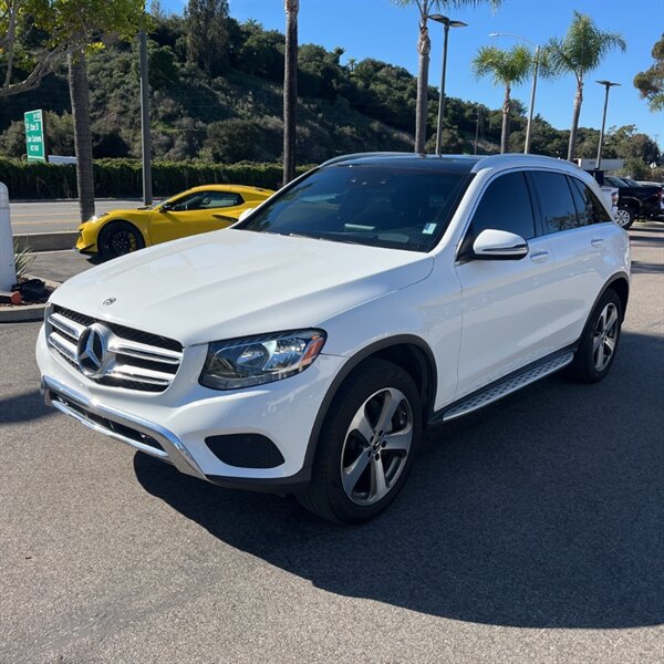 2017 Mercedes-Benz GLC GLC 300 4MATIC   - Photo 2 - Sherman Oaks, CA 91423