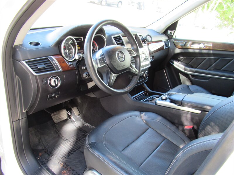 2016 Mercedes-Benz GL 550 4MATIC   - Photo 15 - Sherman Oaks, CA 91423