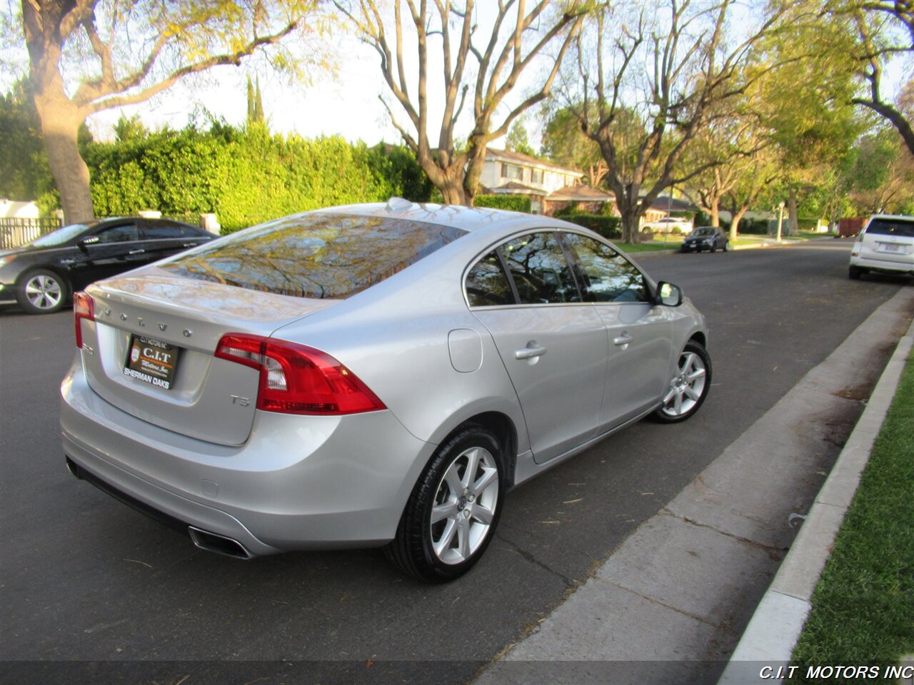 2016 Volvo S60 T5 Drive-E Premier   - Photo 5 - Sherman Oaks, CA 91423