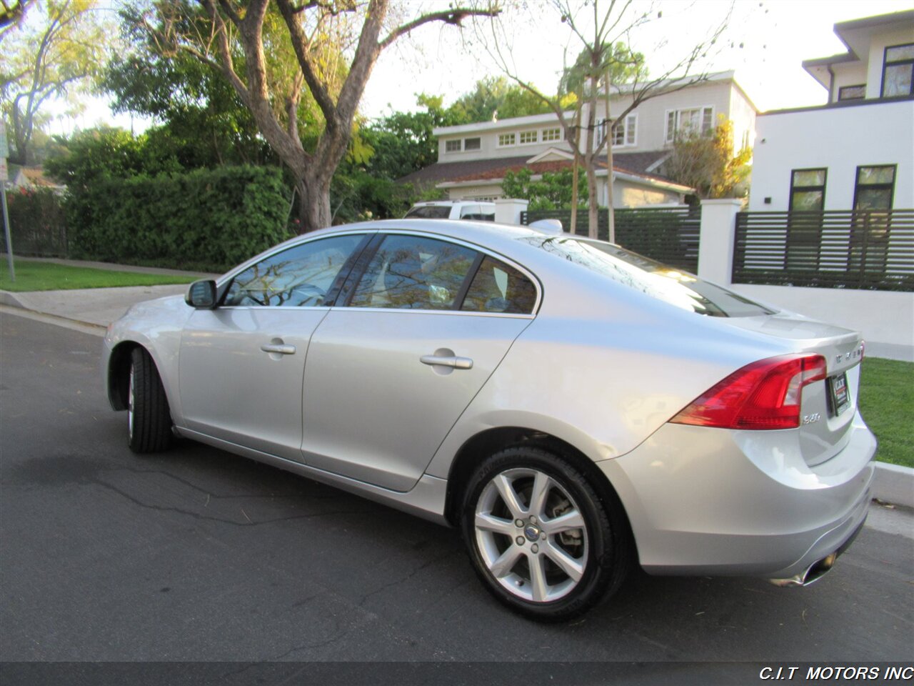 2016 Volvo S60 T5 Drive-E Premier   - Photo 8 - Sherman Oaks, CA 91423