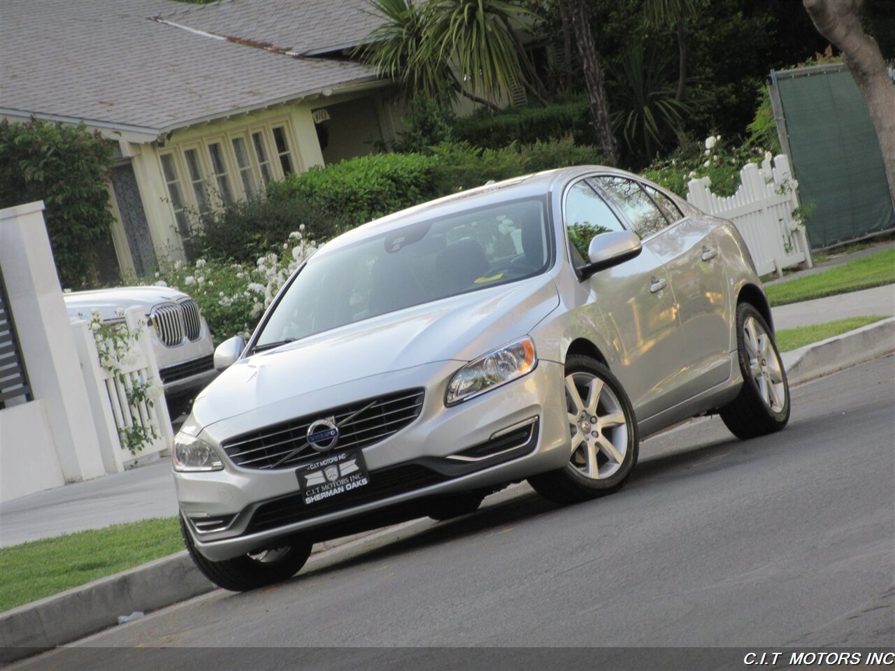 2016 Volvo S60 T5 Drive-E Premier   - Photo 1 - Sherman Oaks, CA 91423