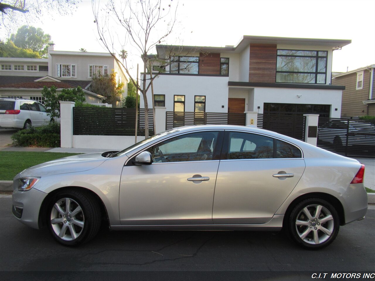 2016 Volvo S60 T5 Drive-E Premier   - Photo 33 - Sherman Oaks, CA 91423