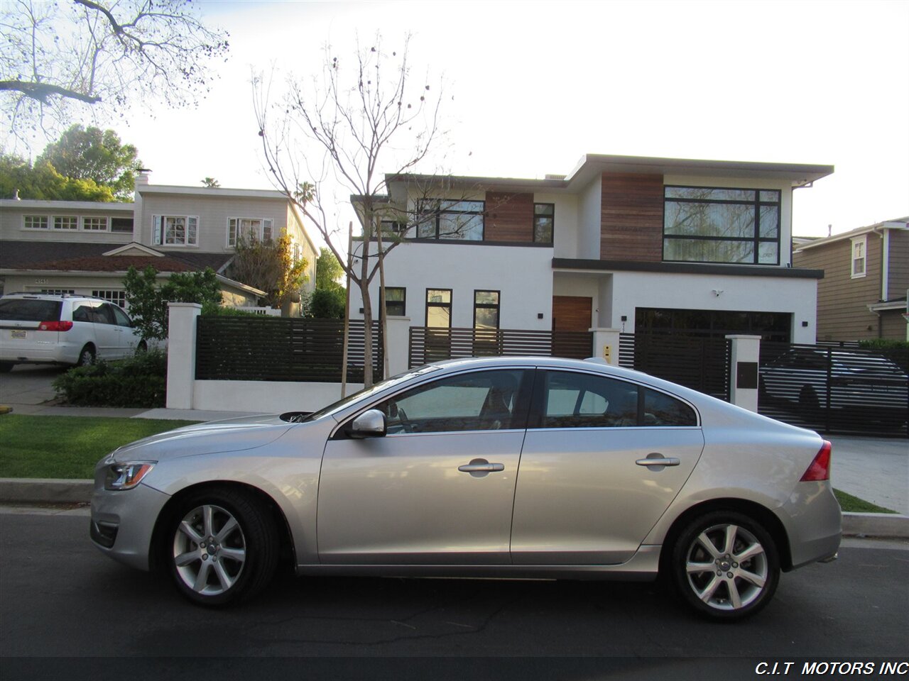 2016 Volvo S60 T5 Drive-E Premier   - Photo 9 - Sherman Oaks, CA 91423