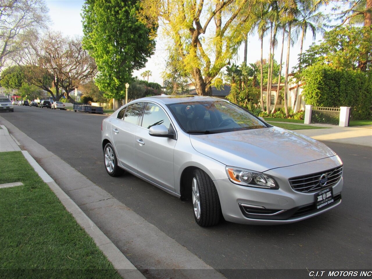 2016 Volvo S60 T5 Drive-E Premier   - Photo 2 - Sherman Oaks, CA 91423