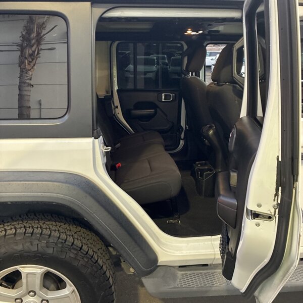 2019 Jeep Wrangler Unlimited Sport   - Photo 18 - Sherman Oaks, CA 91423