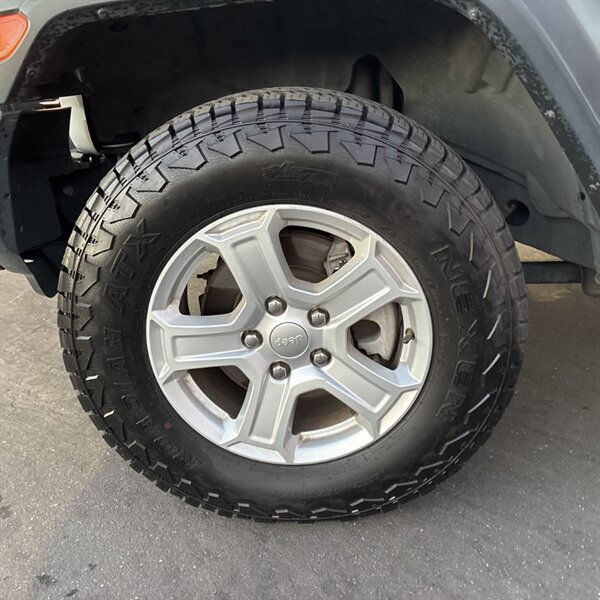 2019 Jeep Wrangler Unlimited Sport   - Photo 14 - Sherman Oaks, CA 91423