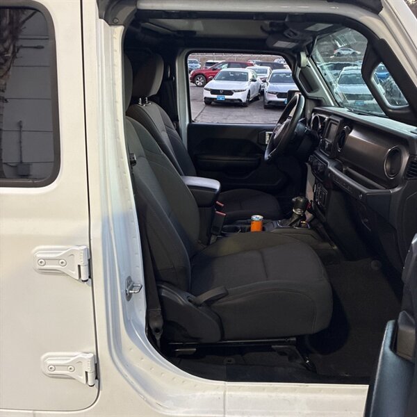 2019 Jeep Wrangler Unlimited Sport   - Photo 17 - Sherman Oaks, CA 91423