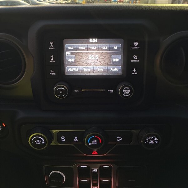 2019 Jeep Wrangler Unlimited Sport   - Photo 20 - Sherman Oaks, CA 91423