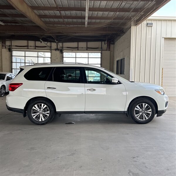 2018 Nissan Pathfinder S   - Photo 6 - Sherman Oaks, CA 91423