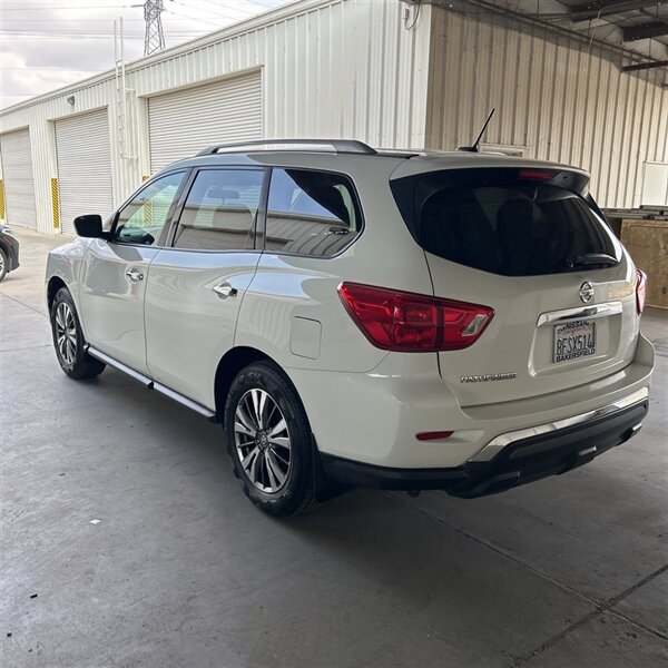 2018 Nissan Pathfinder S   - Photo 3 - Sherman Oaks, CA 91423