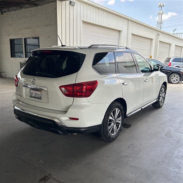 2018 Nissan Pathfinder S   - Photo 5 - Sherman Oaks, CA 91423