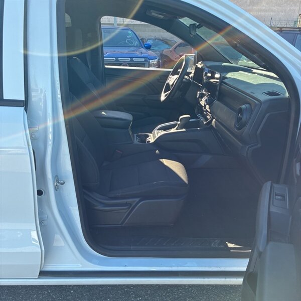 2023 Chevrolet Colorado Work Truck   - Photo 14 - Sherman Oaks, CA 91423