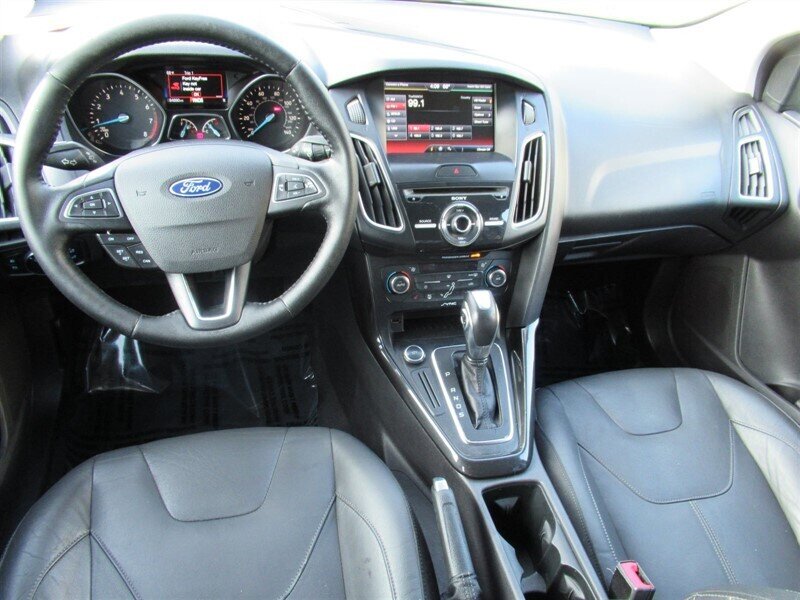 2015 Ford Focus Titanium   - Photo 24 - Sherman Oaks, CA 91423