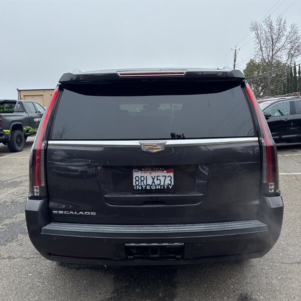 2016 Cadillac Escalade Platinum   - Photo 10 - Sherman Oaks, CA 91423