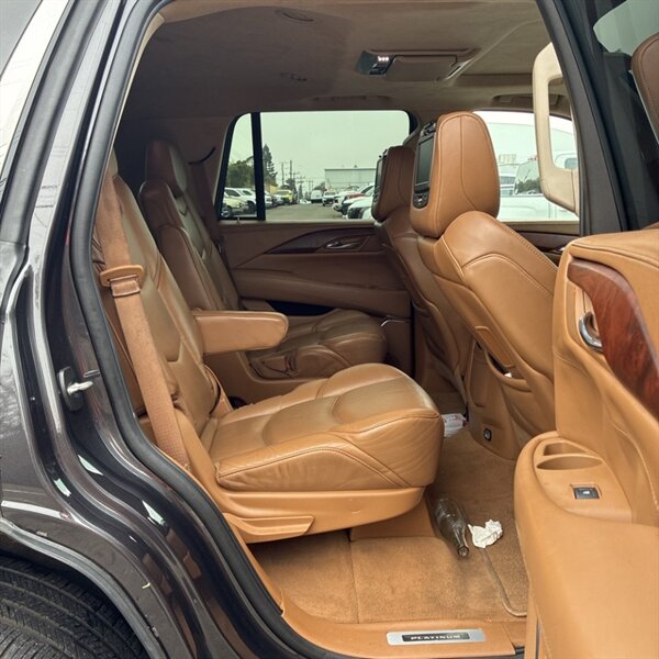 2016 Cadillac Escalade Platinum   - Photo 17 - Sherman Oaks, CA 91423