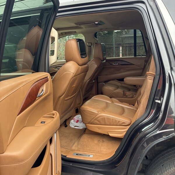 2016 Cadillac Escalade Platinum   - Photo 18 - Sherman Oaks, CA 91423
