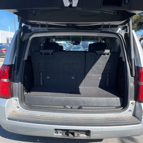 2017 Chevrolet Tahoe LT   - Photo 11 - Sherman Oaks, CA 91423