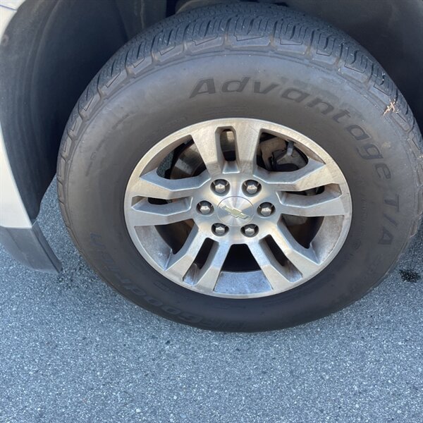 2017 Chevrolet Tahoe LT   - Photo 13 - Sherman Oaks, CA 91423