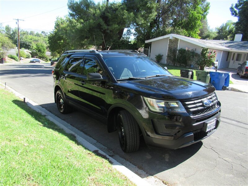 2017 Ford Explorer Police Interceptor Utility   - Photo 9 - Sherman Oaks, CA 91423