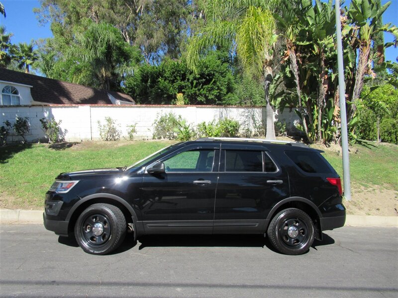 2017 Ford Explorer Police Interceptor Utility   - Photo 3 - Sherman Oaks, CA 91423