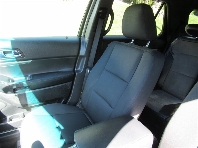 2017 Ford Explorer Police Interceptor Utility   - Photo 15 - Sherman Oaks, CA 91423