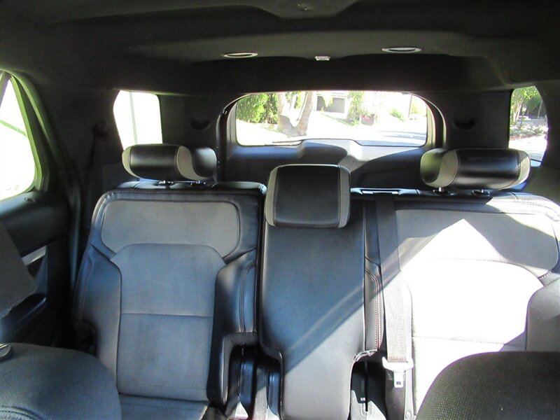 2017 Ford Explorer Police Interceptor Utility   - Photo 16 - Sherman Oaks, CA 91423